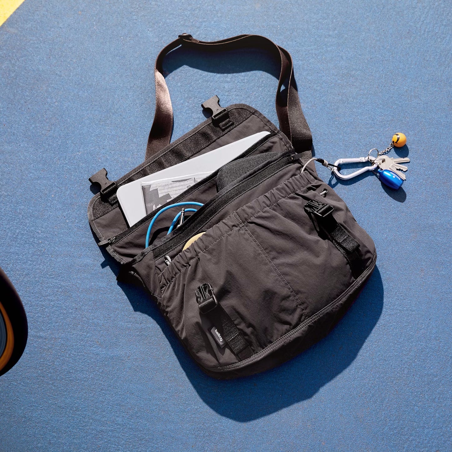 Bellroy Cinch Messenger Bag 12L, Black