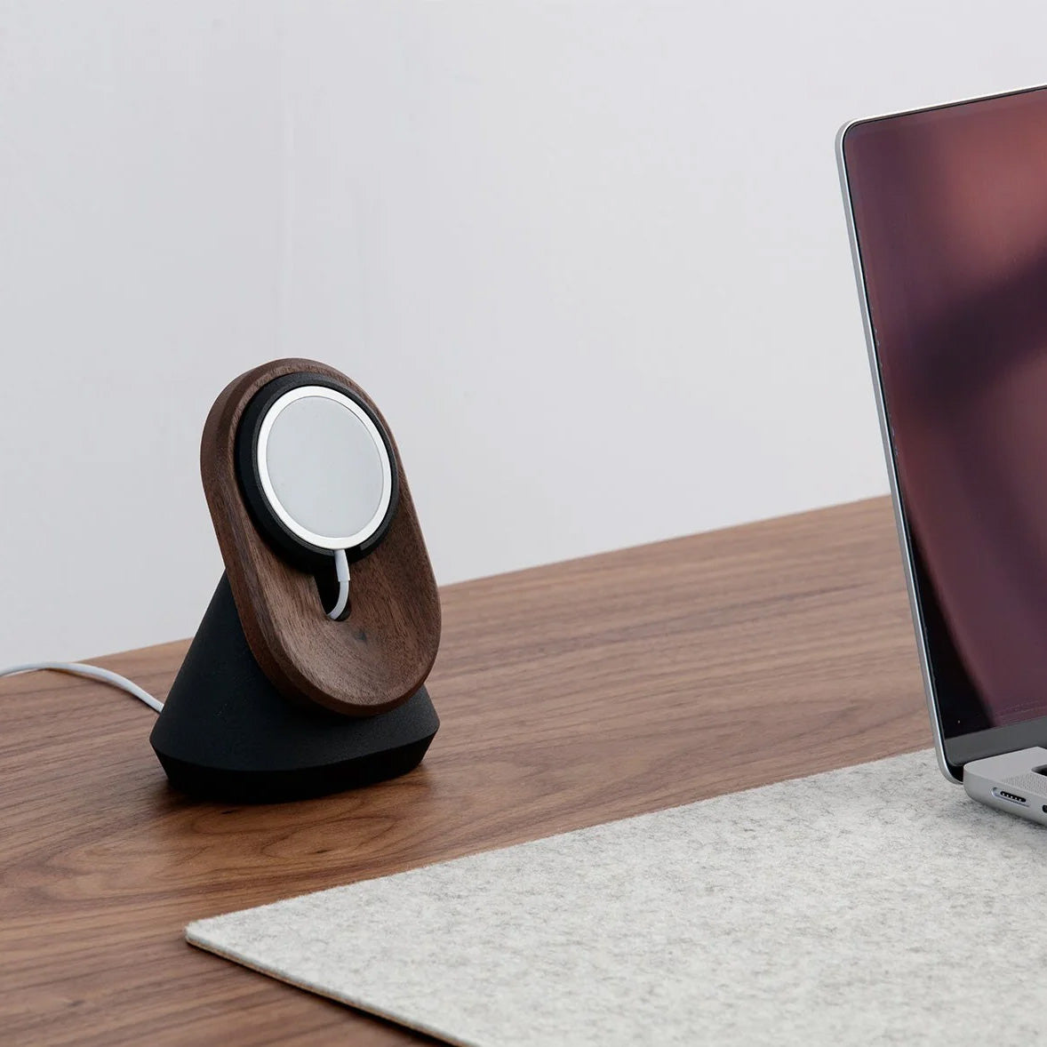 Oakywood MagSafe iPhone Stand, Walnut
