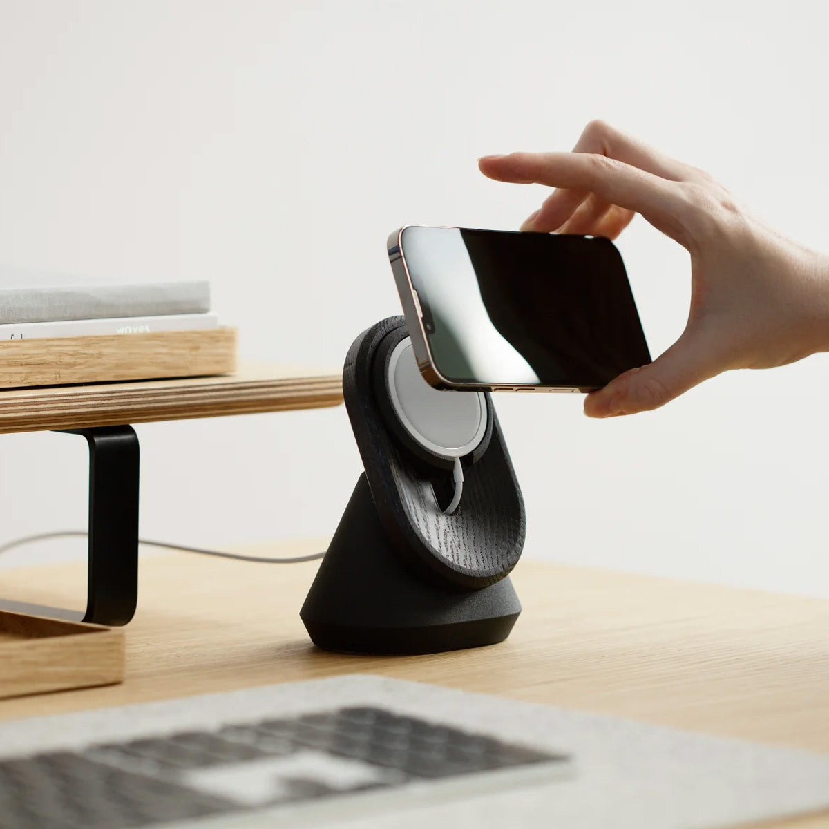 Oakywood MagSafe iPhone Stand, Oak