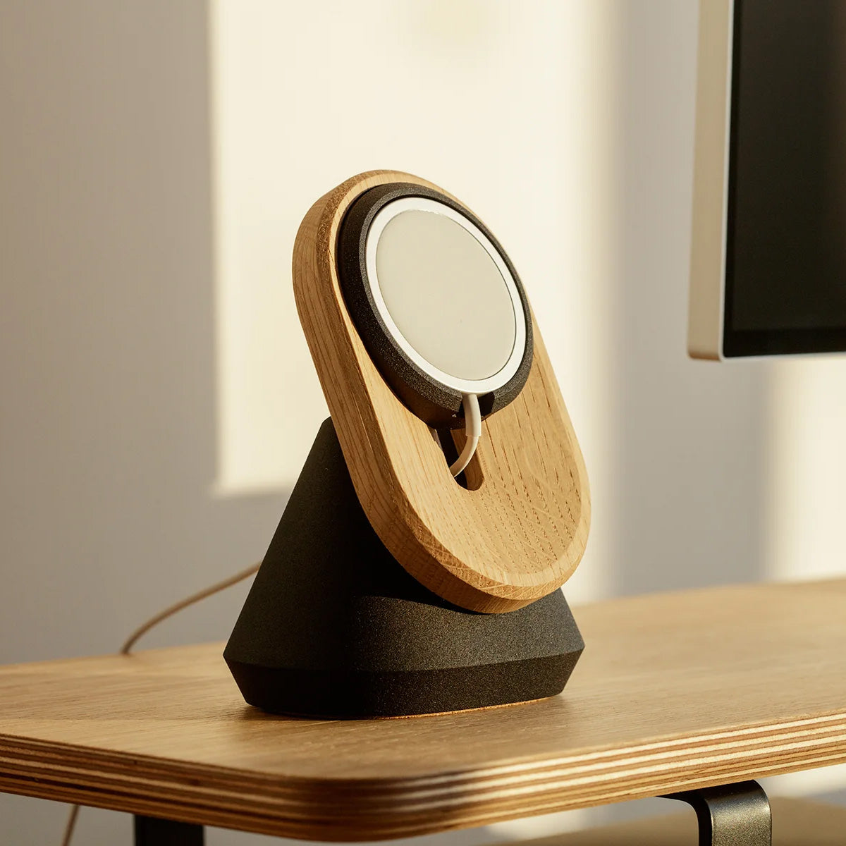 Oakywood MagSafe iPhone Stand, Oak