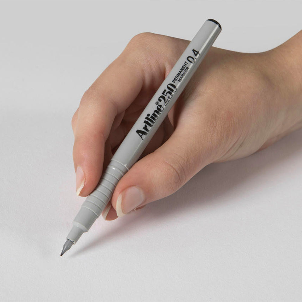 Artline 250 Permanent Merkepenn, 0.4mm (Sort)