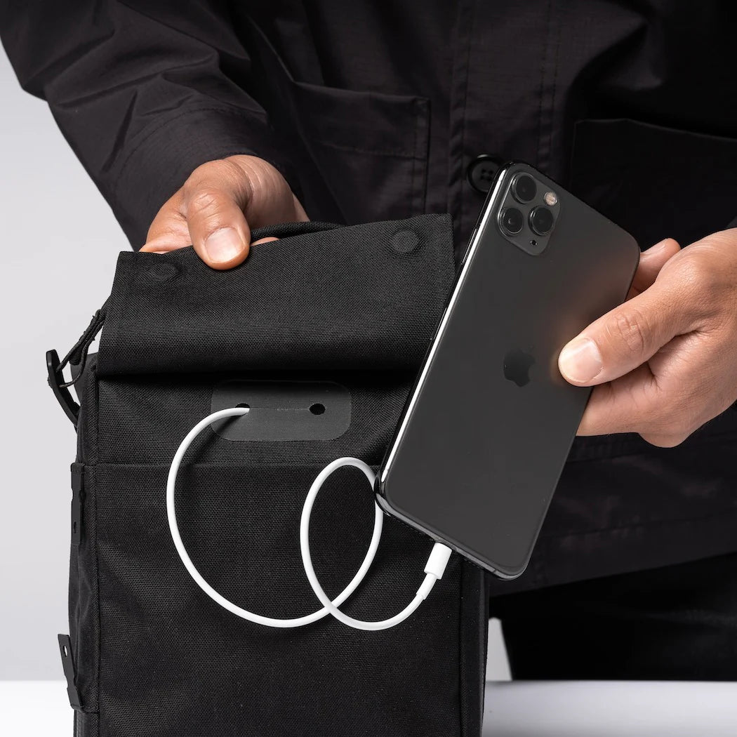 Black Ember Kompak, Jet Black