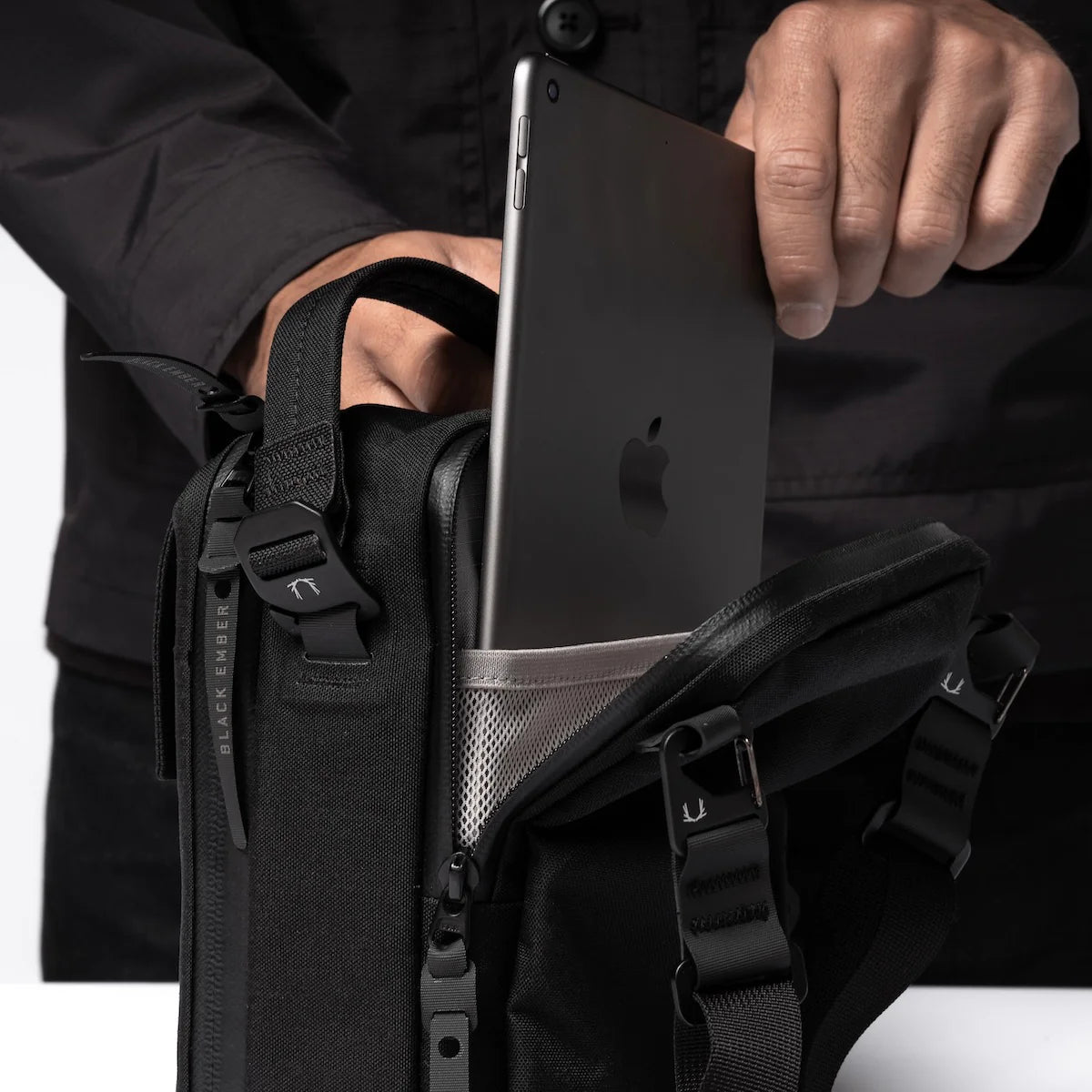 Black Ember Kompak, Jet Black