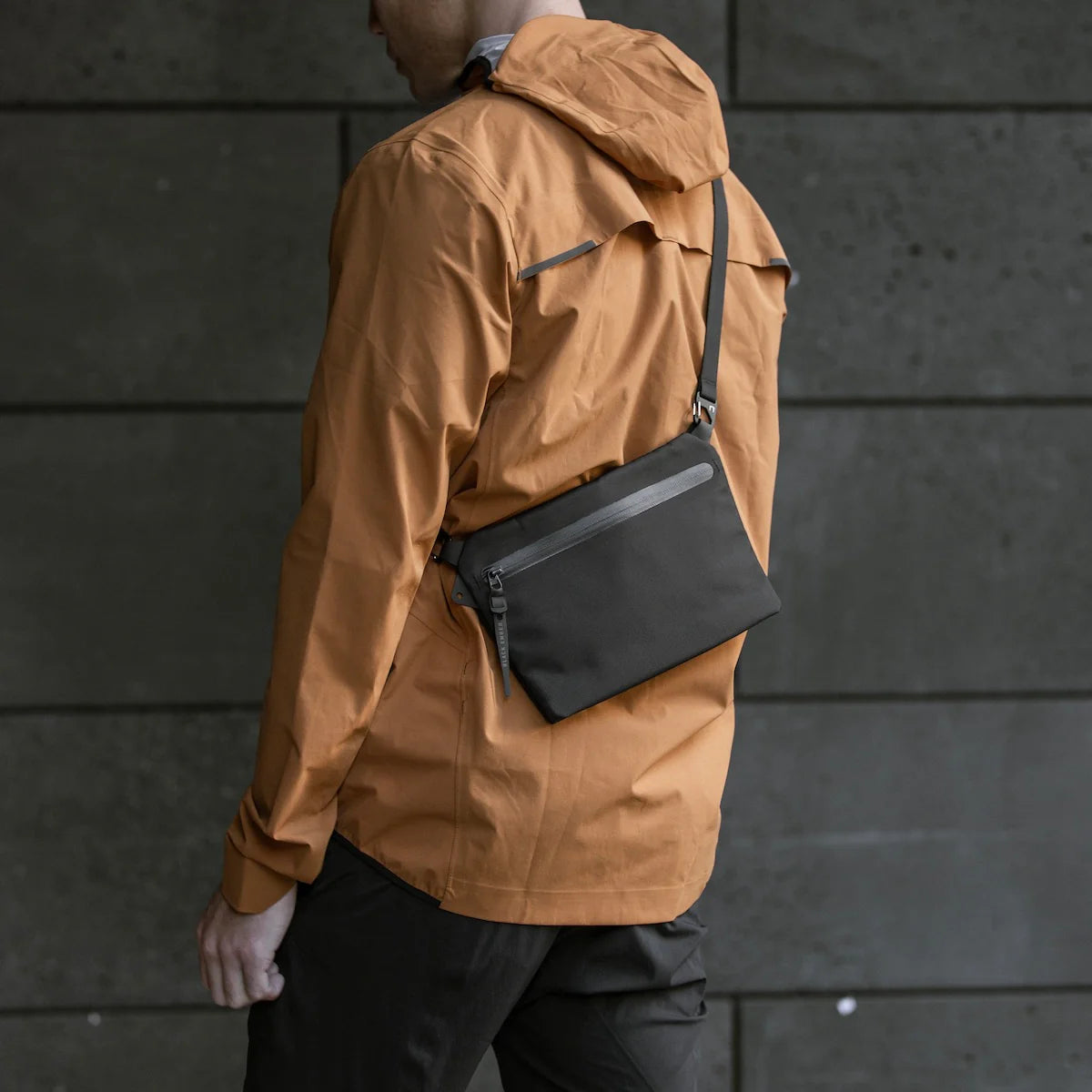 Black Ember Sacoche 01, Jet Black