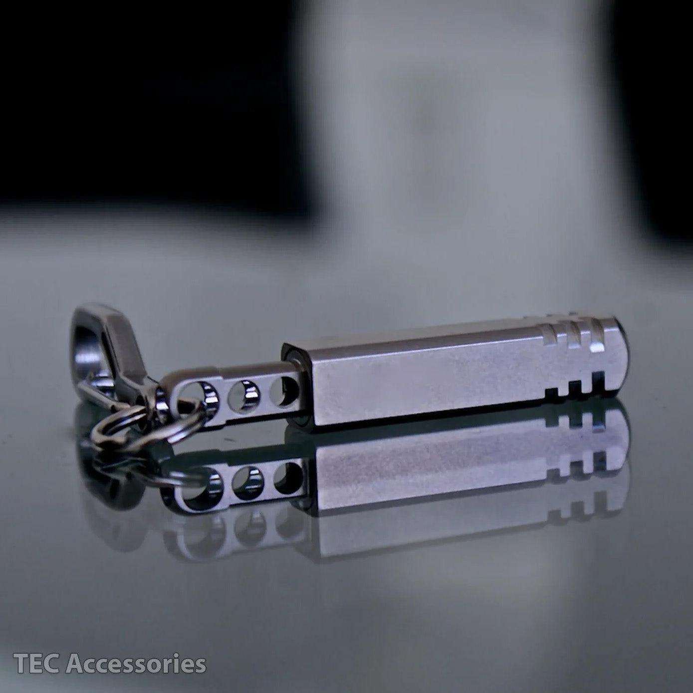 TEC-Accessoires Pixel Ti Keychain Microlight, Natural Titanium / Cool White