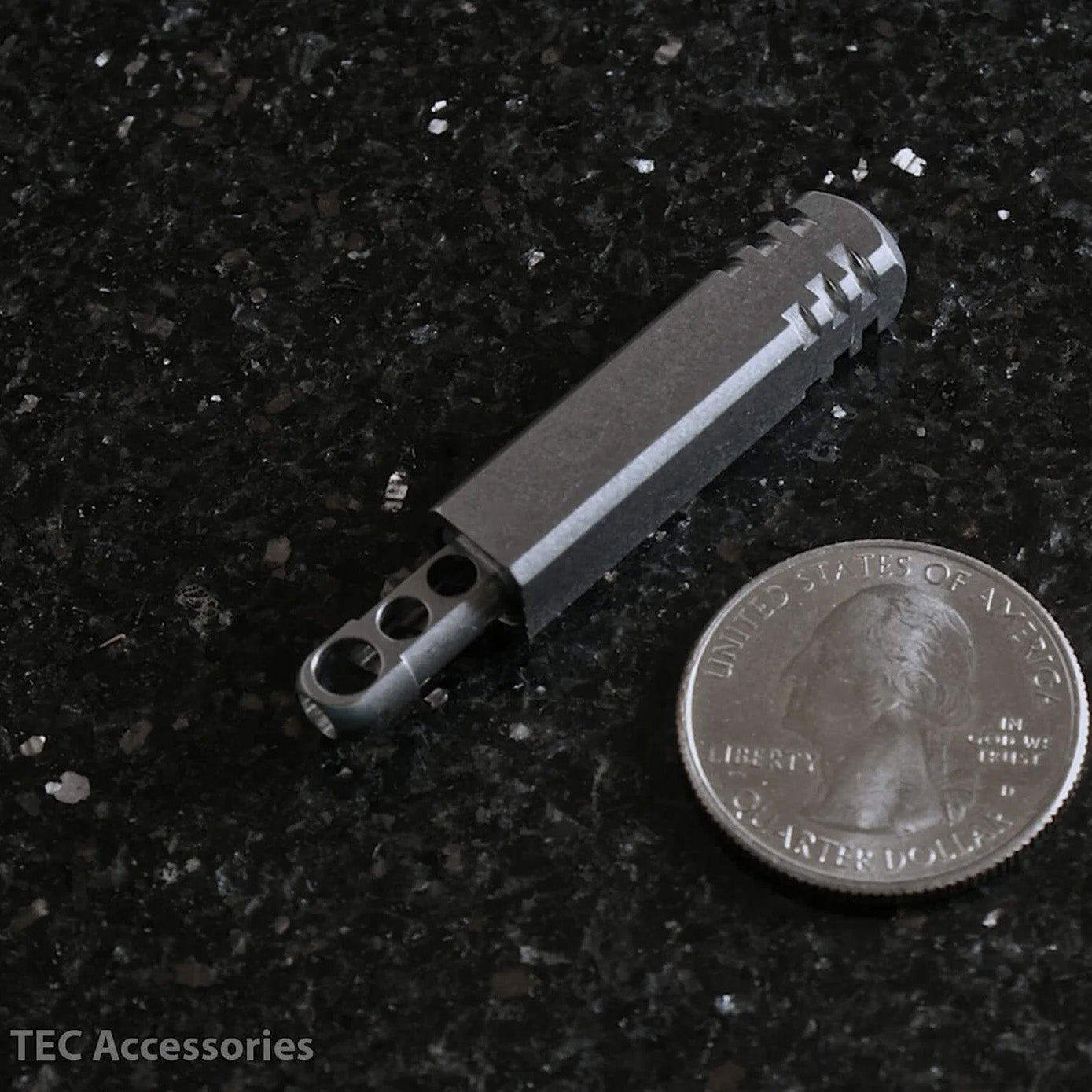 TEC-Accessoires Pixel Ti Keychain Microlight, Natural Titanium / Cool White