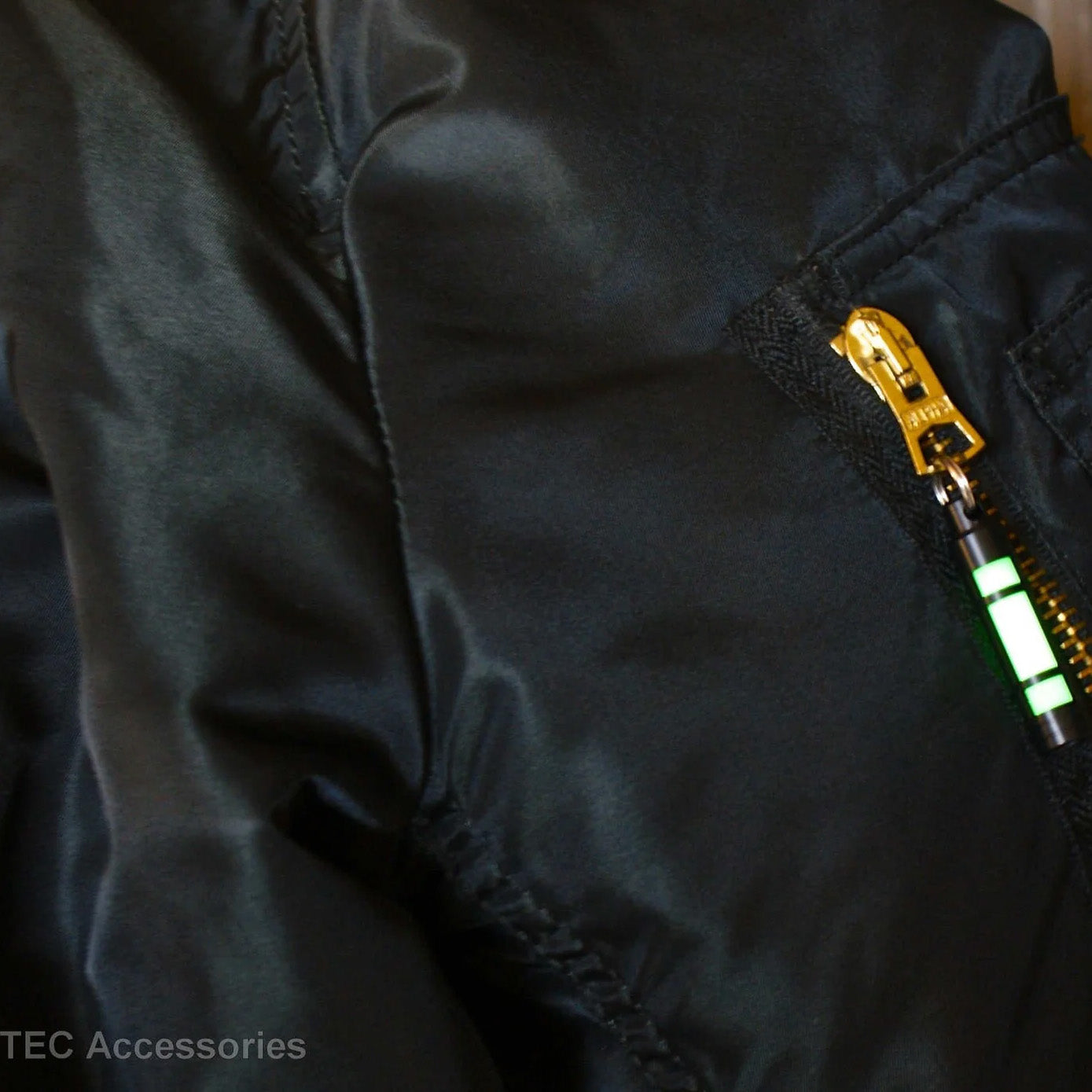 TEC-Accessoires TEC-A3 Embrite Glow Fob, Black / Agua Glow