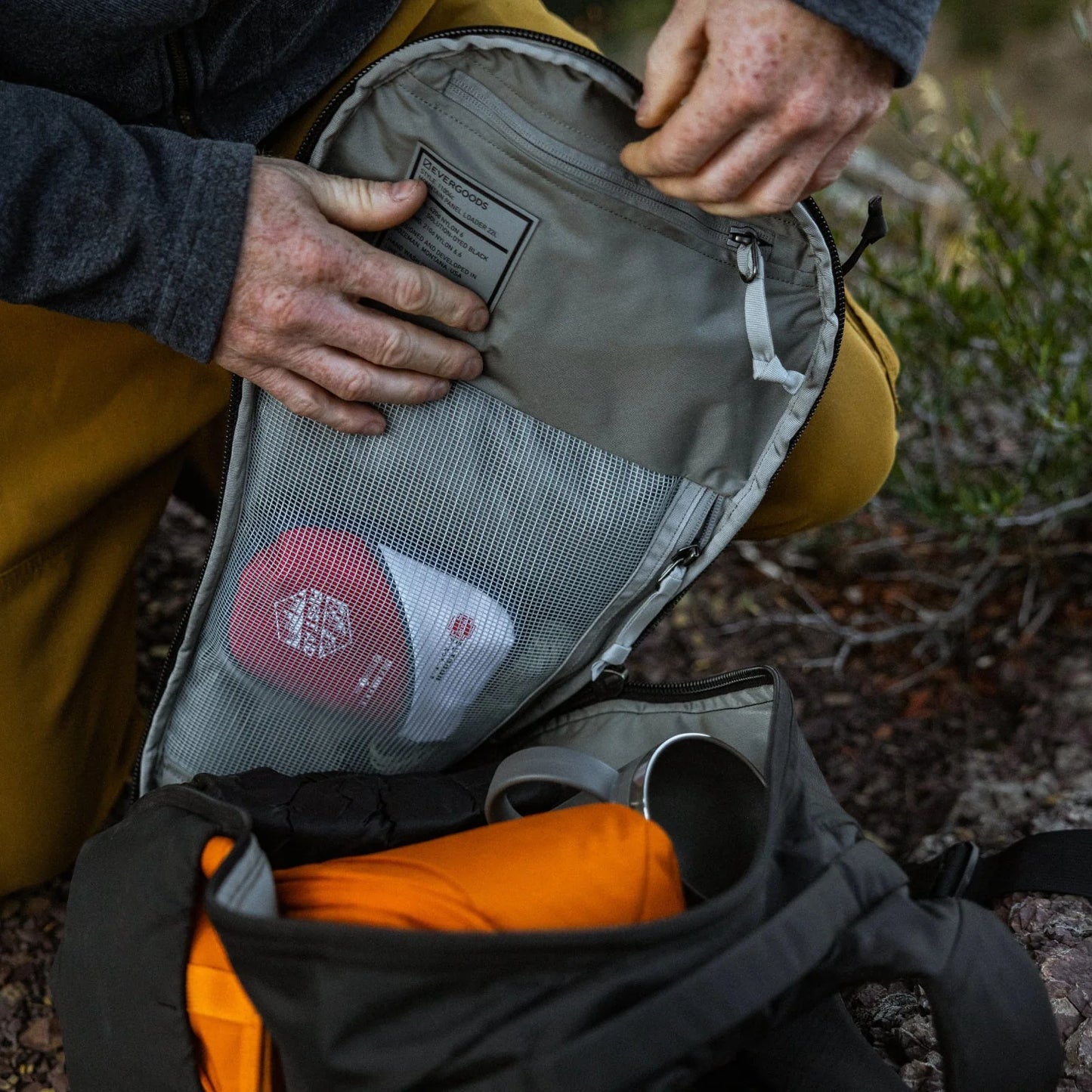 EVERGOODS Mountain Panel Loader 22L, Solution Black