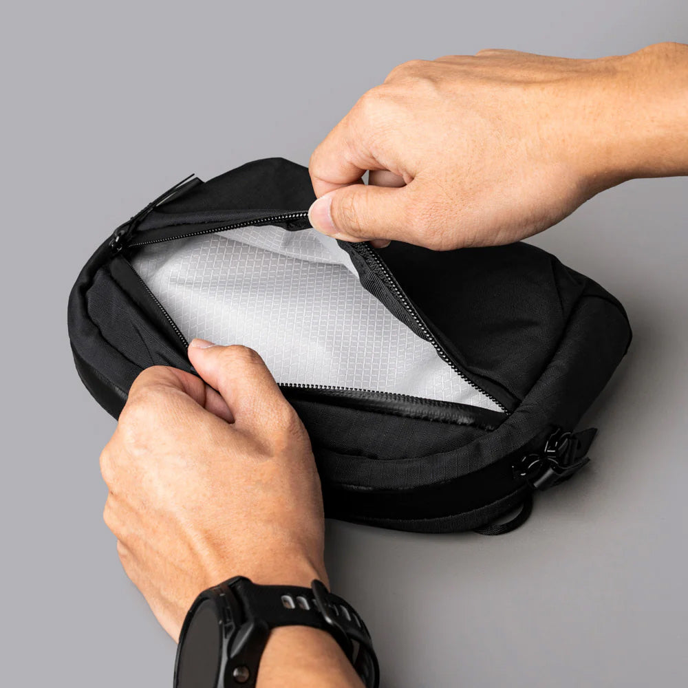 ALPAKA Flight Sling Axoflux 210D 1L, Black