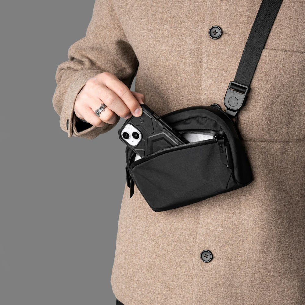 ALPAKA Flight Sling Axoflux 210D 1L, Black