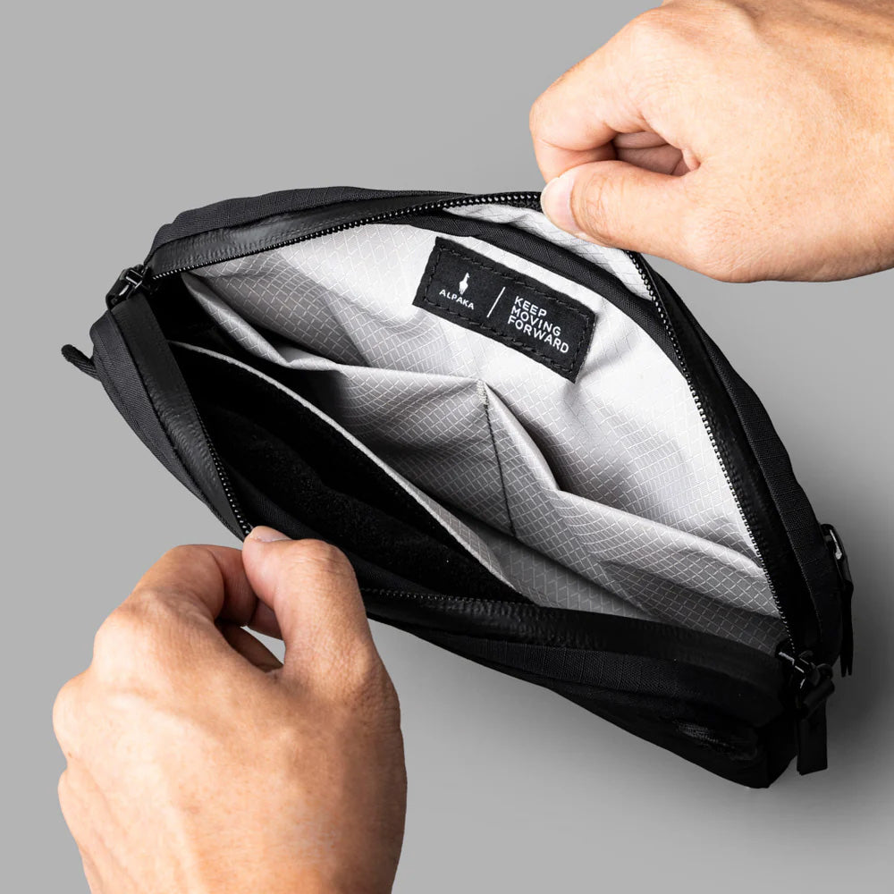 ALPAKA Flight Sling Axoflux 210D 1L, Black