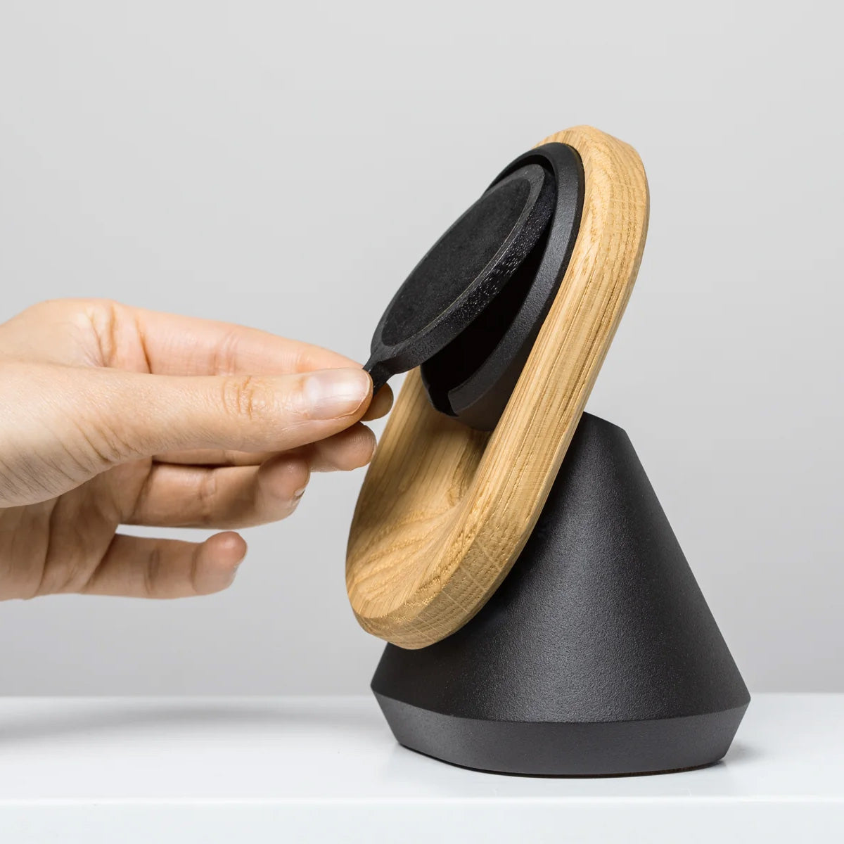 Oakywood MagSafe iPhone Stand, Oak