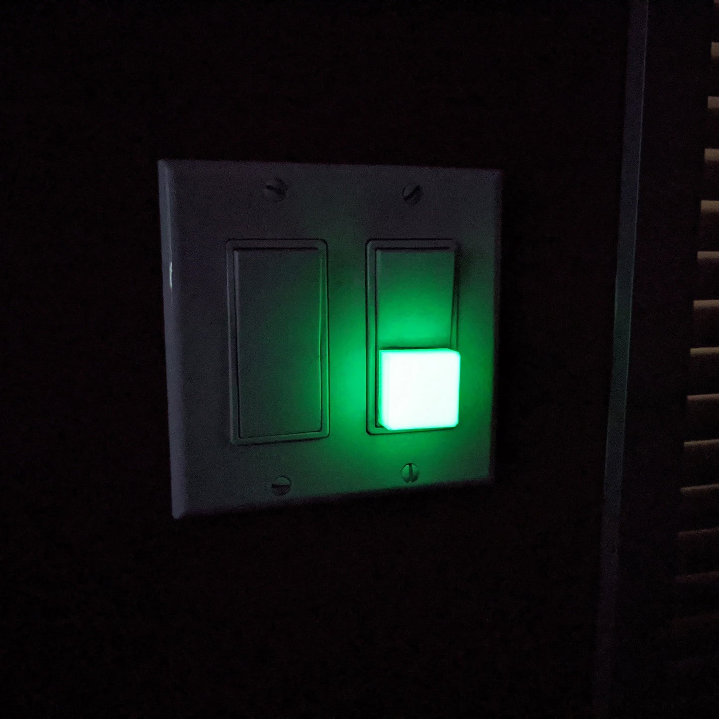 CountyComm UGM - Square 1"x 1" Tough Patch - Universal Glow Marker