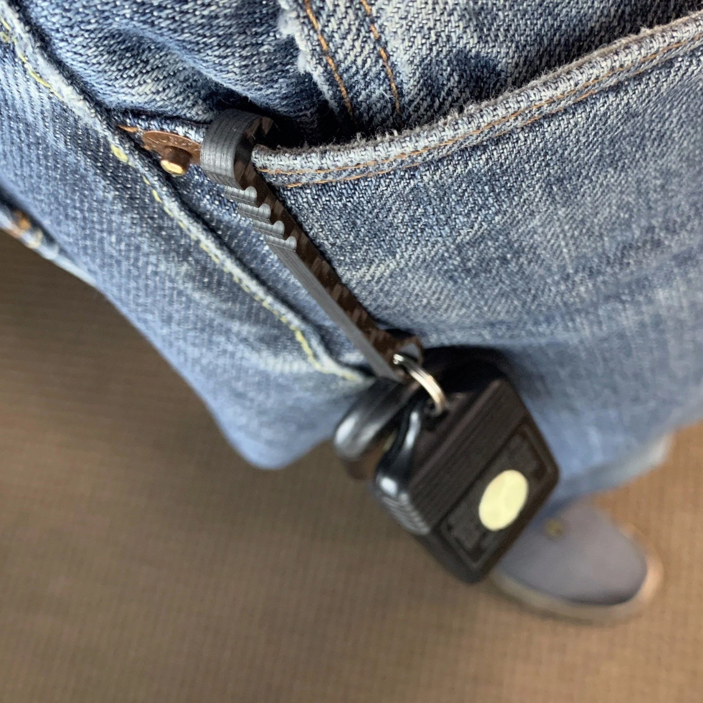 CountyComm Carbon Fiber Key Amigo Clip