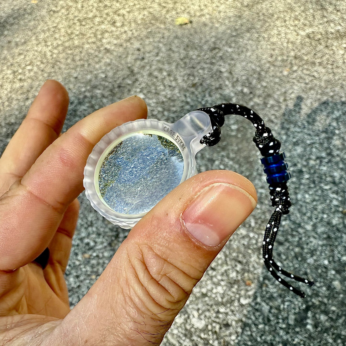 CountyComm Polycarbonate Titan Zoom - Sapphire Pocket Magnifier by Maratac®