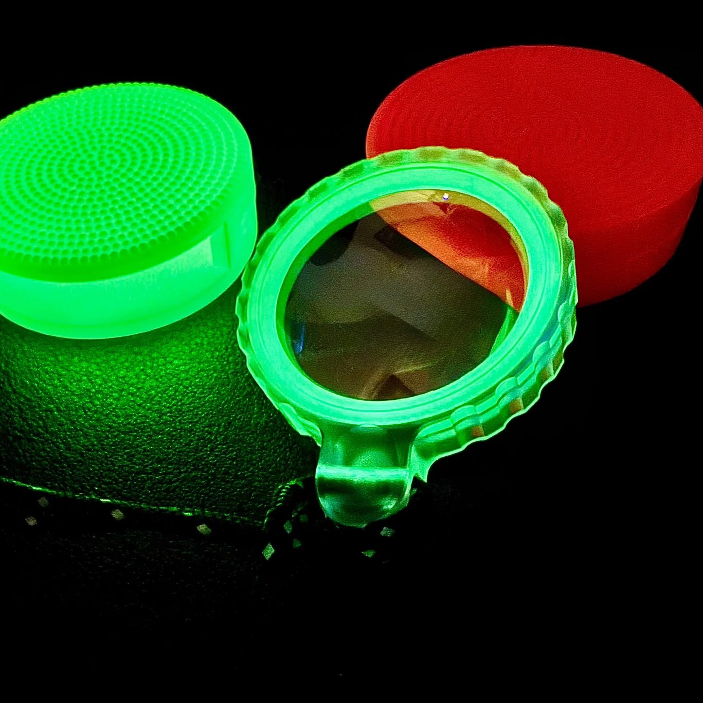 CountyComm Polycarbonate Titan Zoom - Sapphire Pocket Magnifier by Maratac®