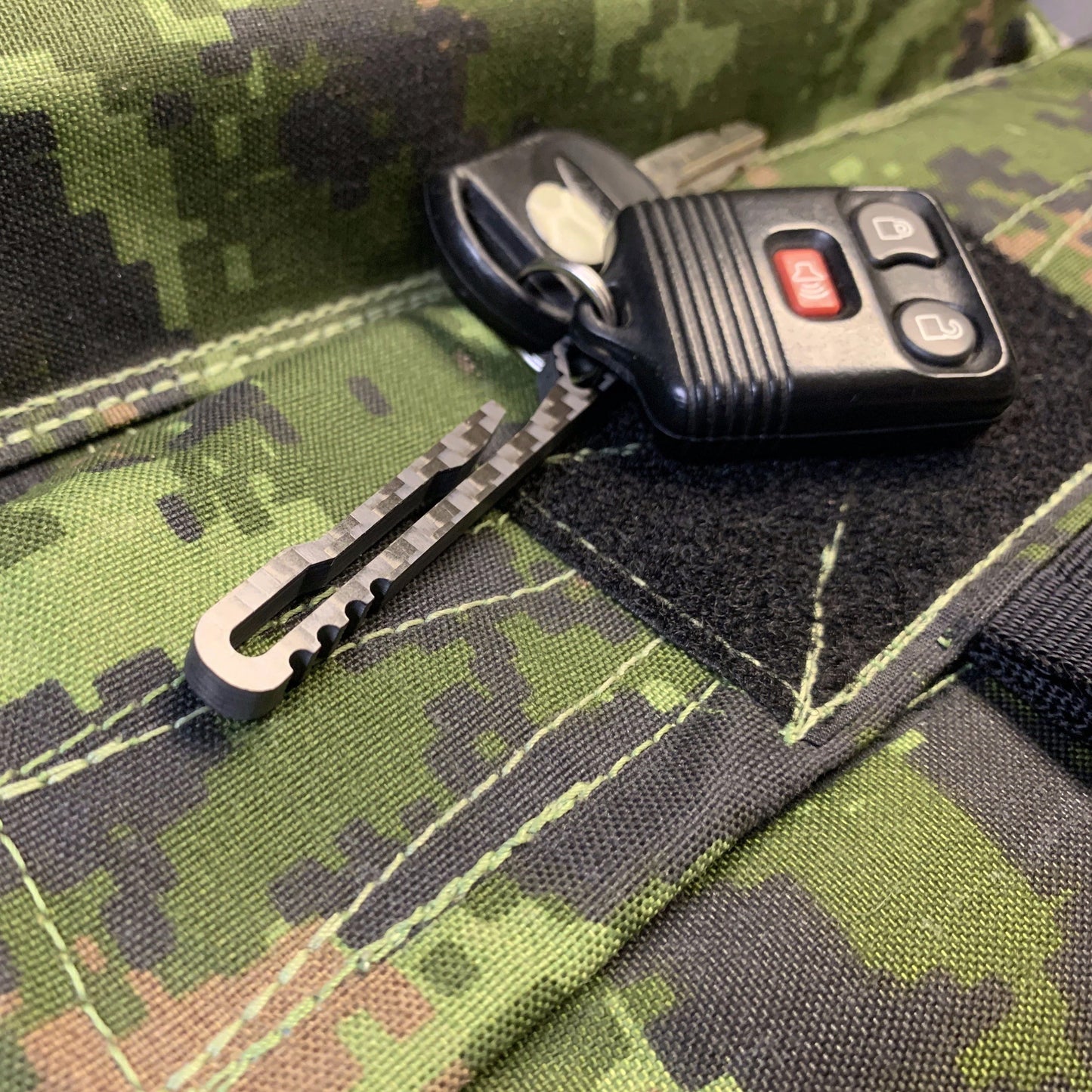 CountyComm Carbon Fiber Key Amigo Clip
