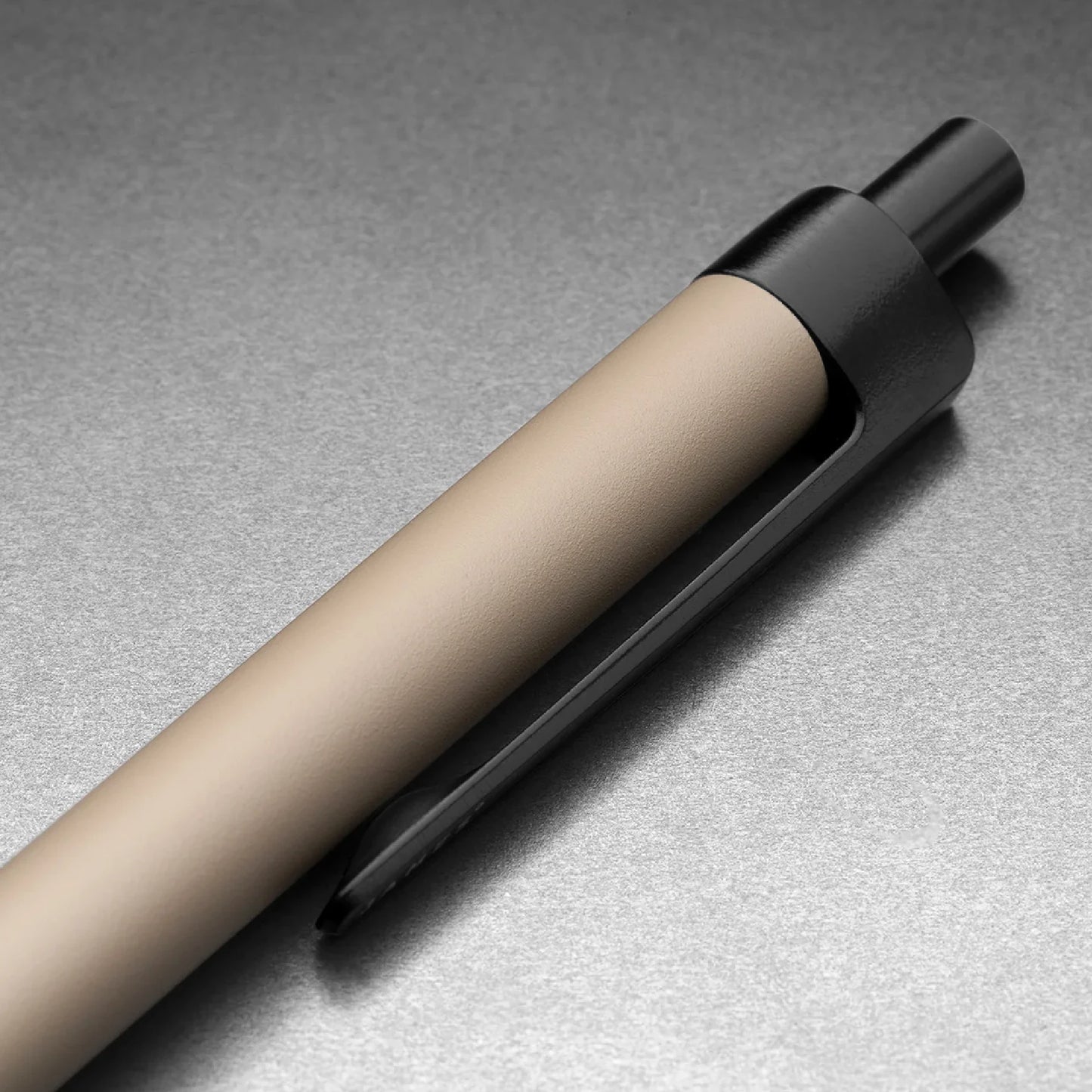 The James Brand The Burwell, Coyote Tan/Black