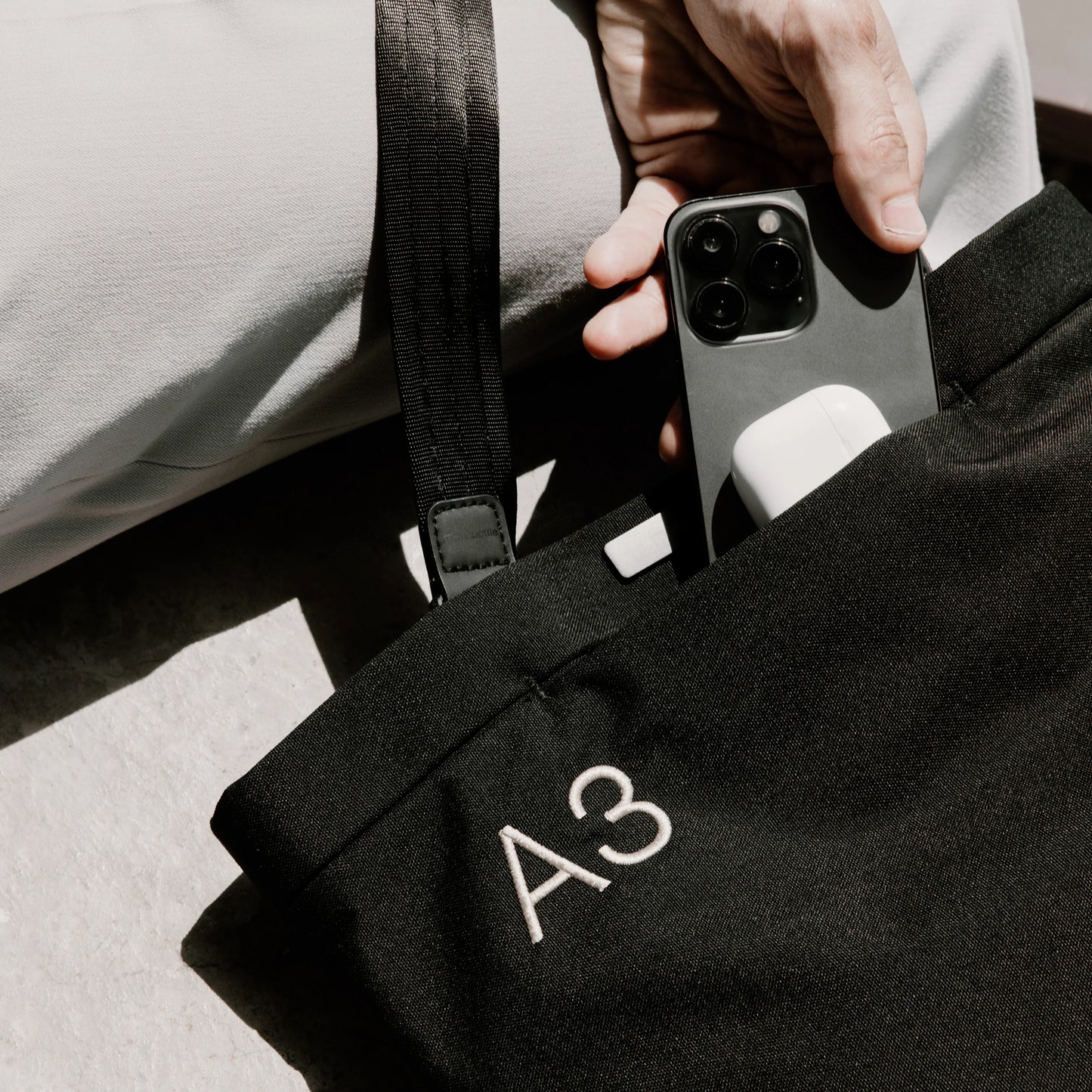 Memobottle™ A3 Daily Tote, Black Ash