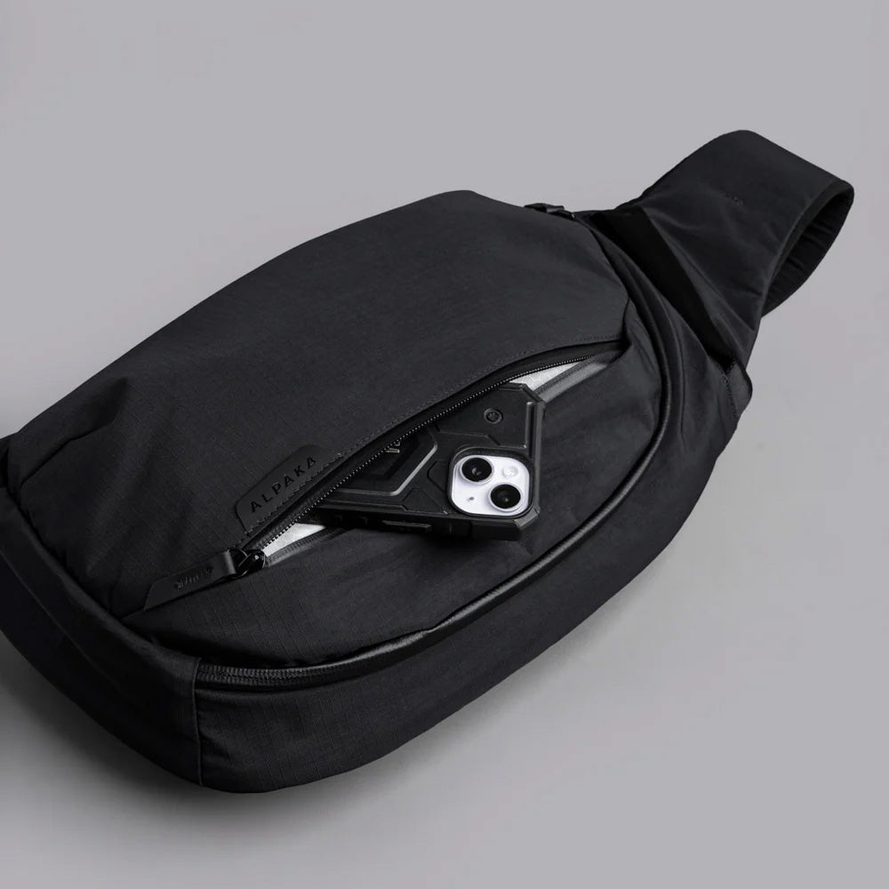ALPAKA Metro Crossbody Black Axoflux 210D, Left Shoulder