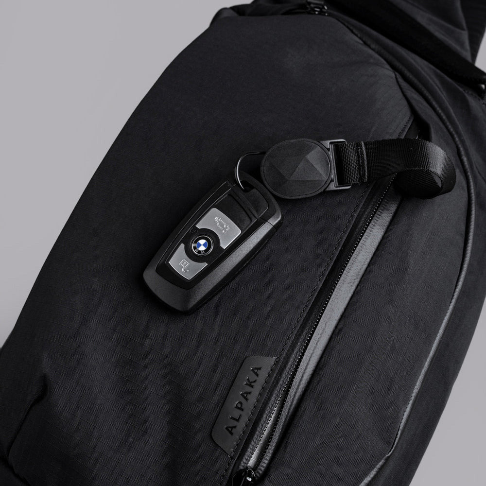 ALPAKA Metro Crossbody Black Axoflux 210D, Left Shoulder