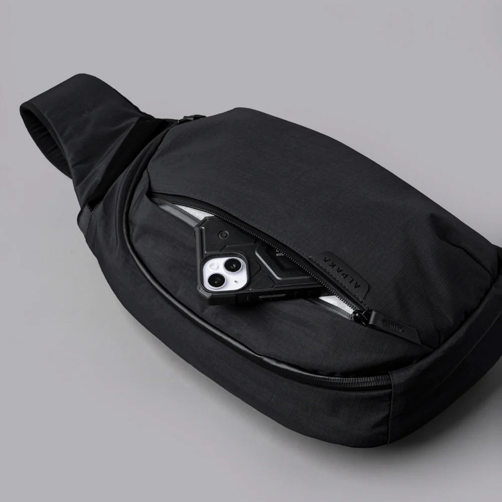 ALPAKA Metro Crossbody Black Axoflux 210D, Right Shoulder