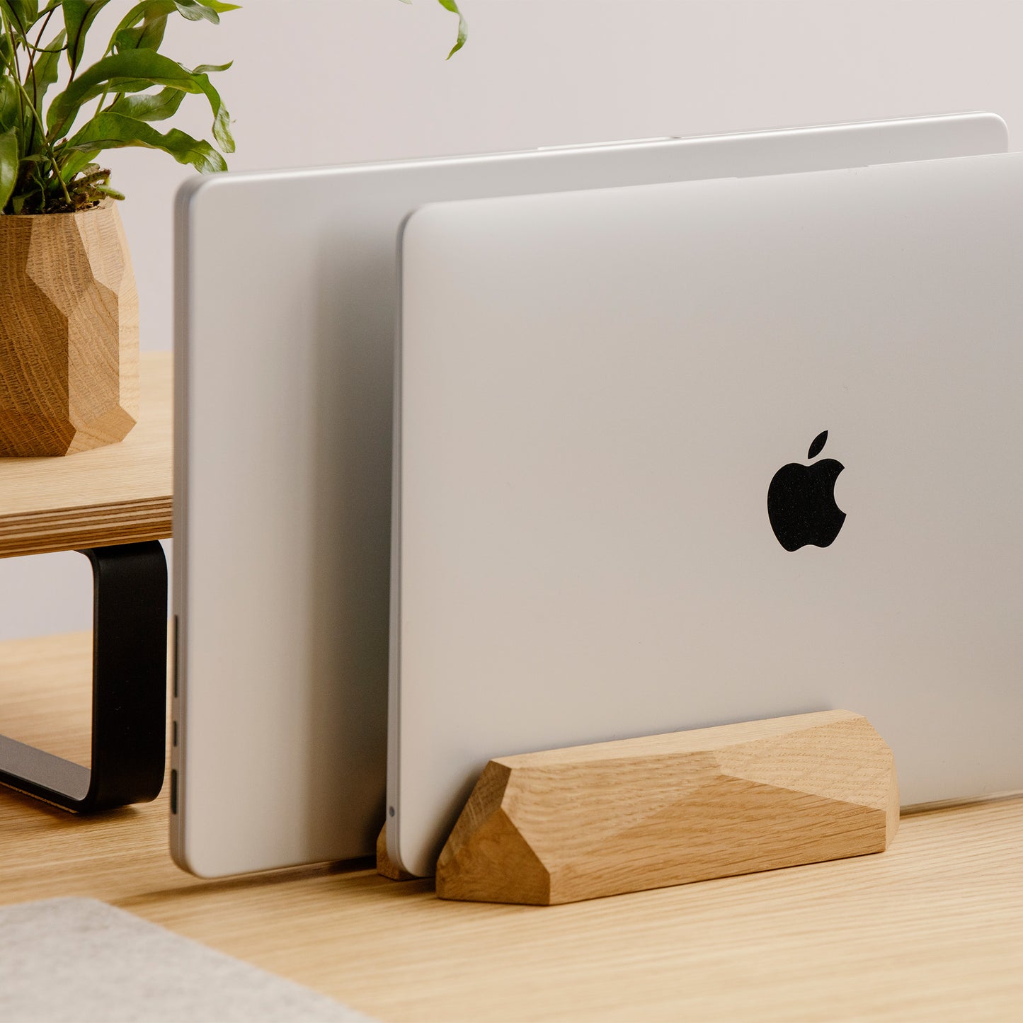 Oakywood Dual Laptop Dock, Oak