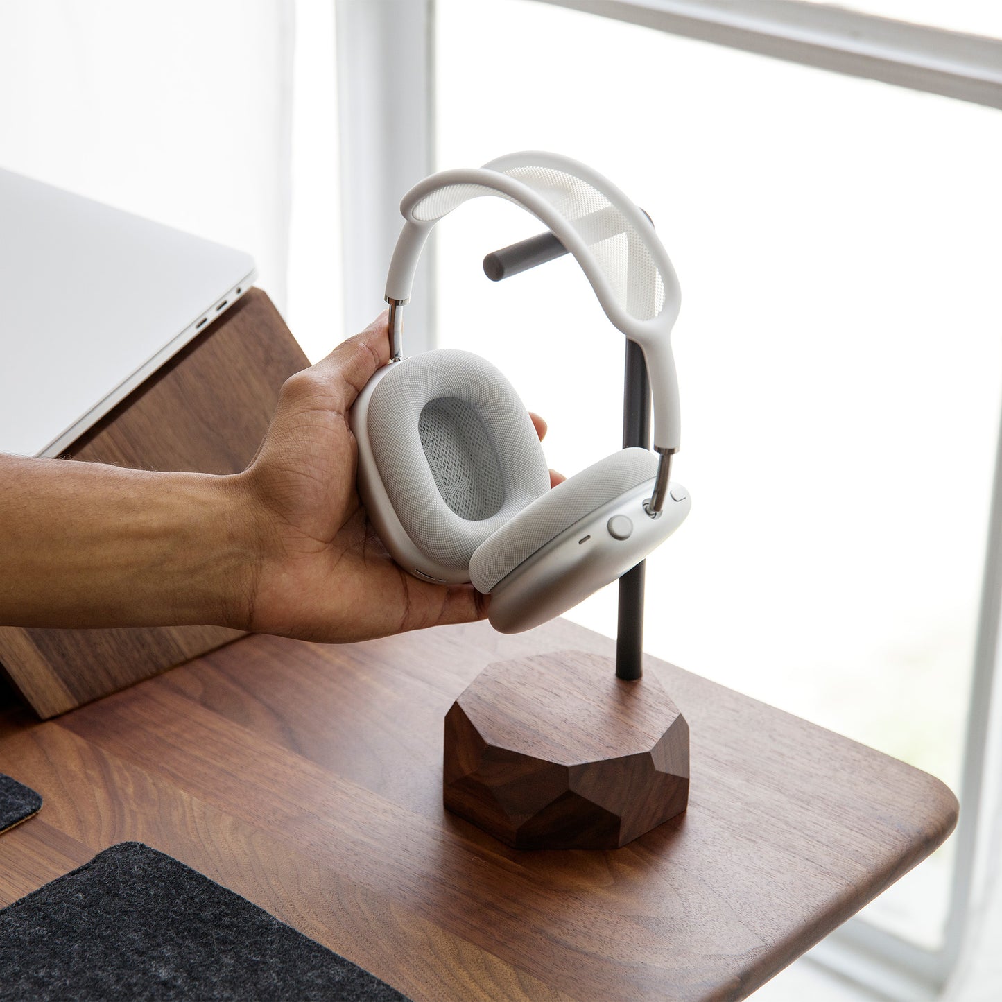 Oakywood Headphones Stand, Walnut