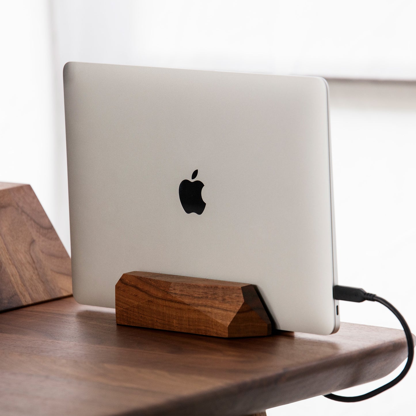 Oakywood Laptop Dock, Walnut