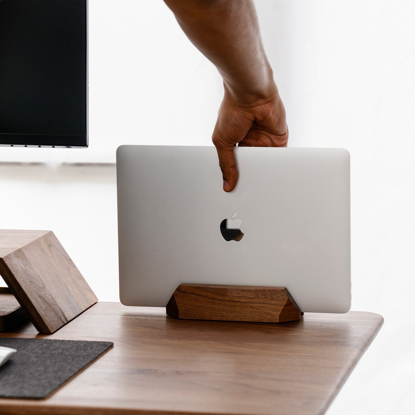 Oakywood Laptop Dock, Walnut