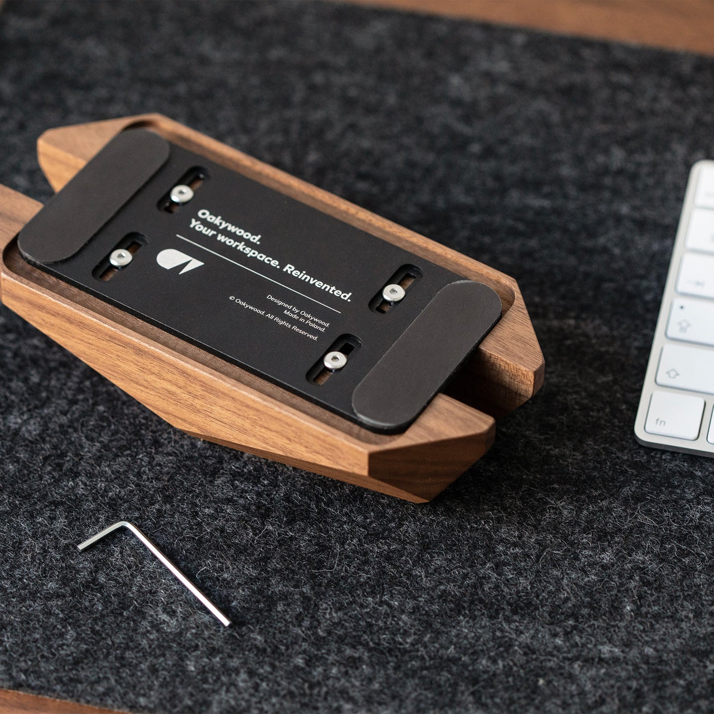 Oakywood Laptop Dock, Walnut
