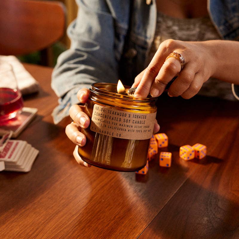 P.F. Candle Co. Duftlys, NO. 04 Teakwood & Tobacco, Large Concentrated