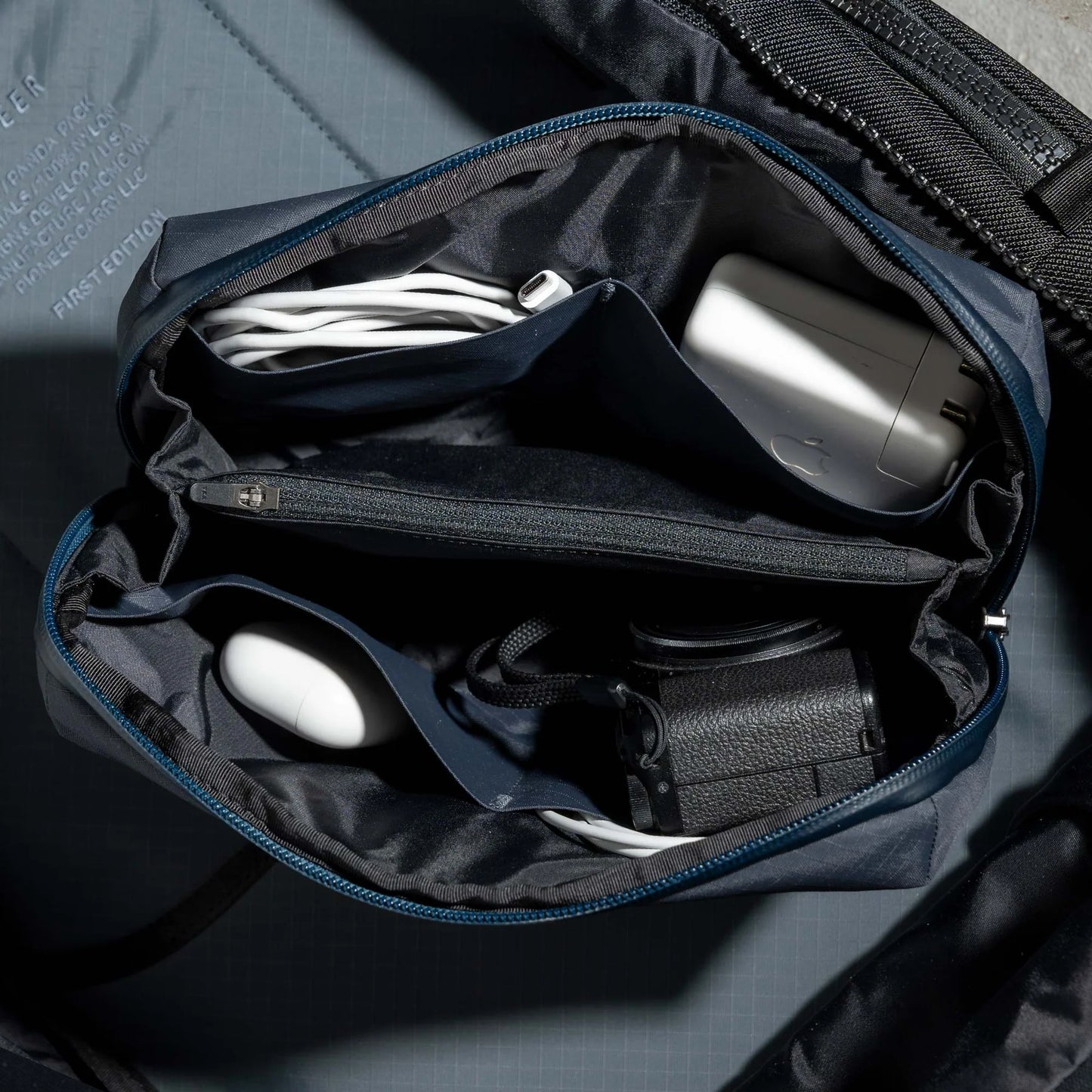 Pioneer Global XL Pouch, Navy 3XD™