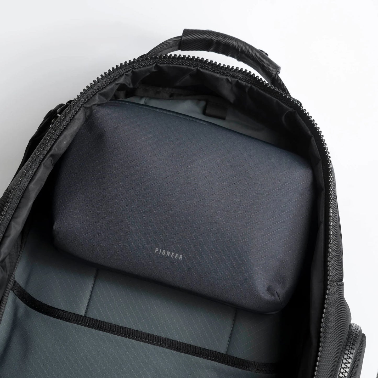 Pioneer Global XL Pouch, Navy 3XD™