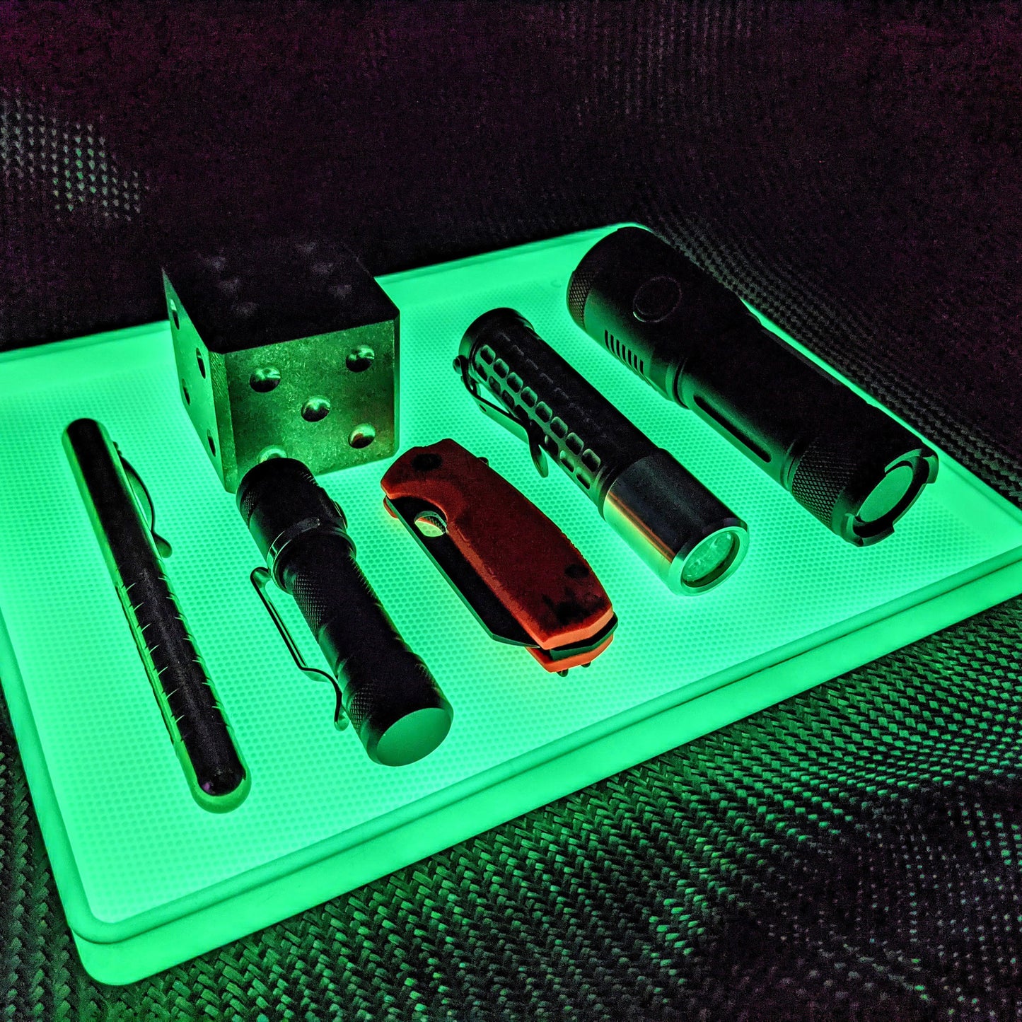 CountyComm Glow Jumbo Parts Tray - Non Slip