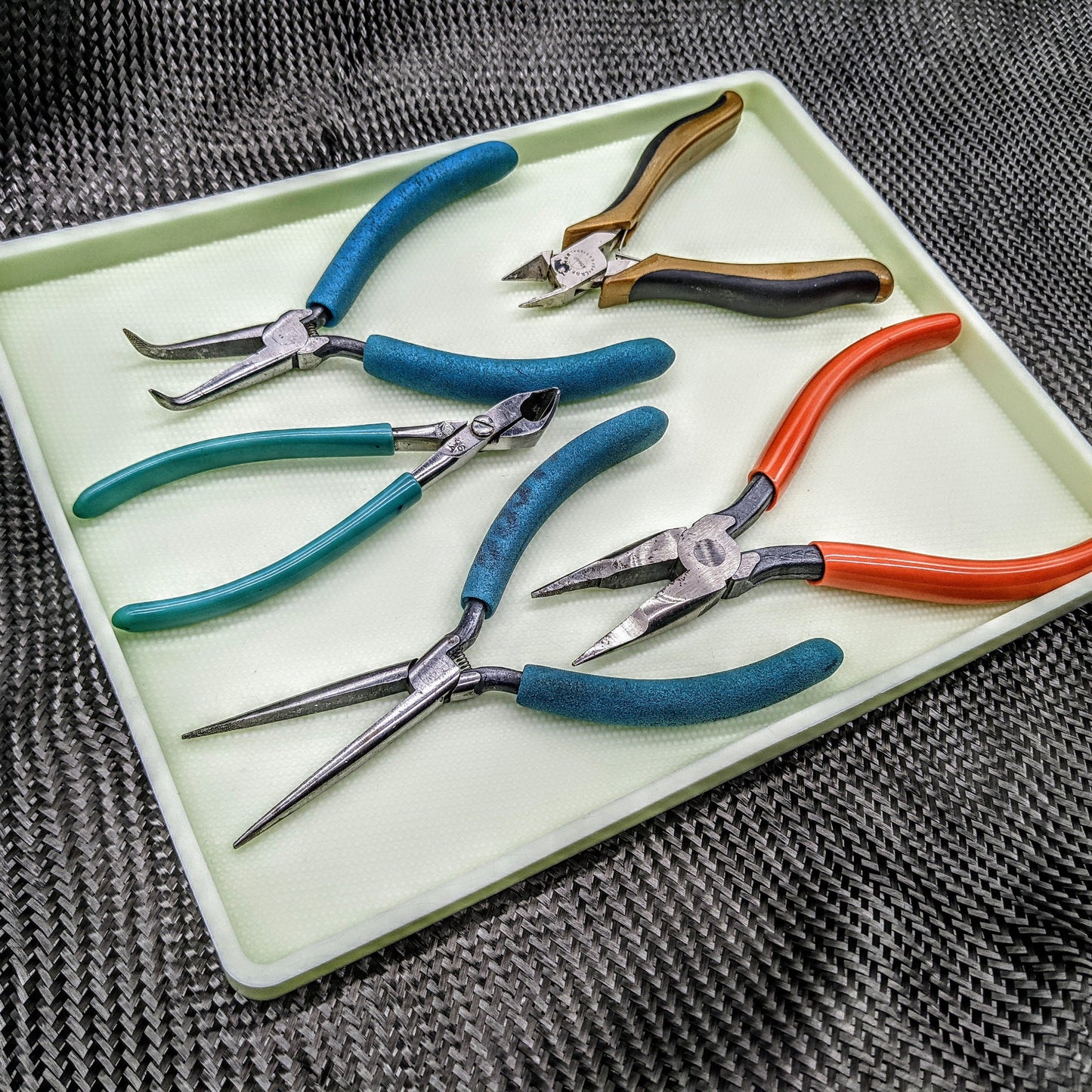 CountyComm Glow Jumbo Parts Tray - Non Slip
