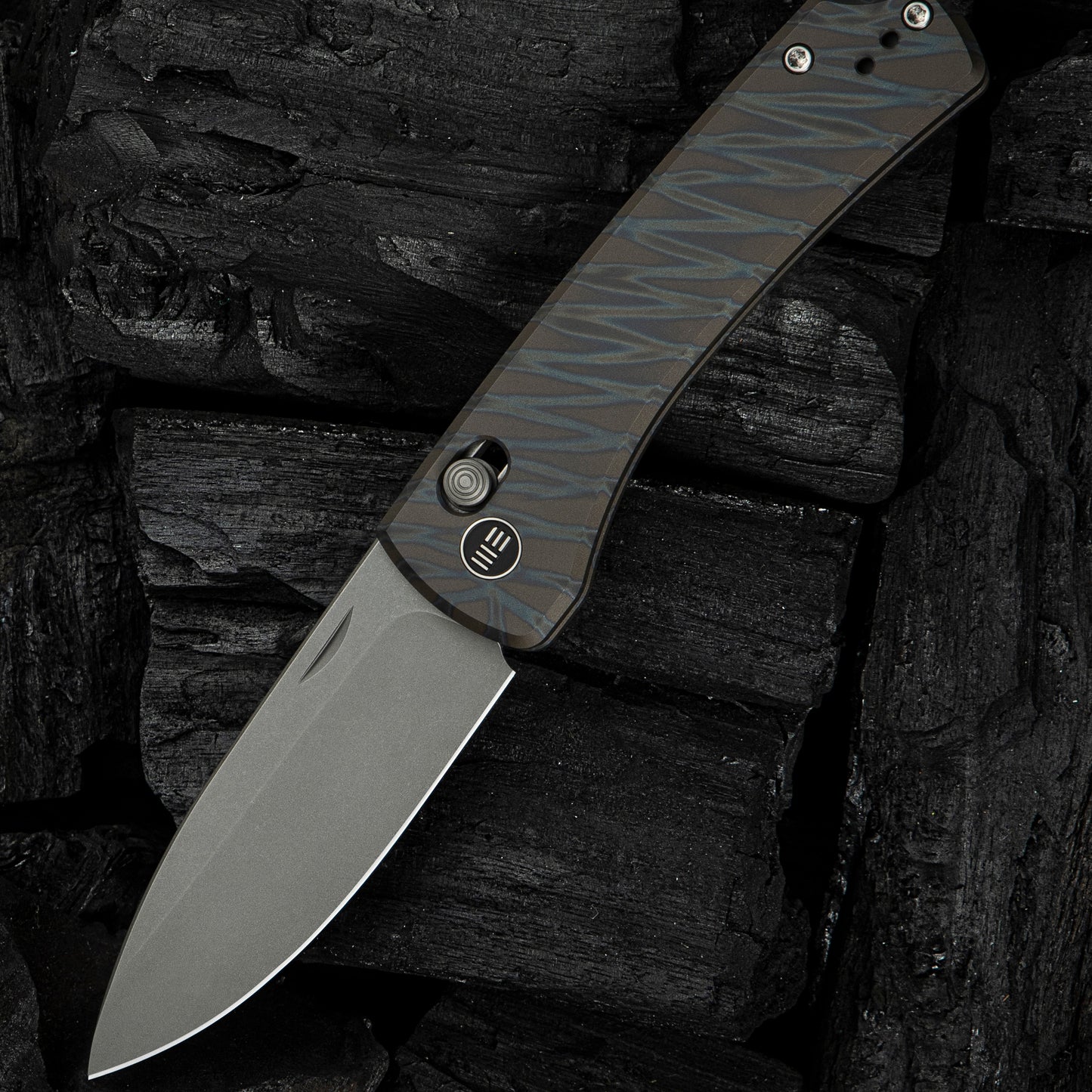 WEKNIFE Nightblade, Tiger Stripe Pattern Flamed Titanium / Gray Stonewashed