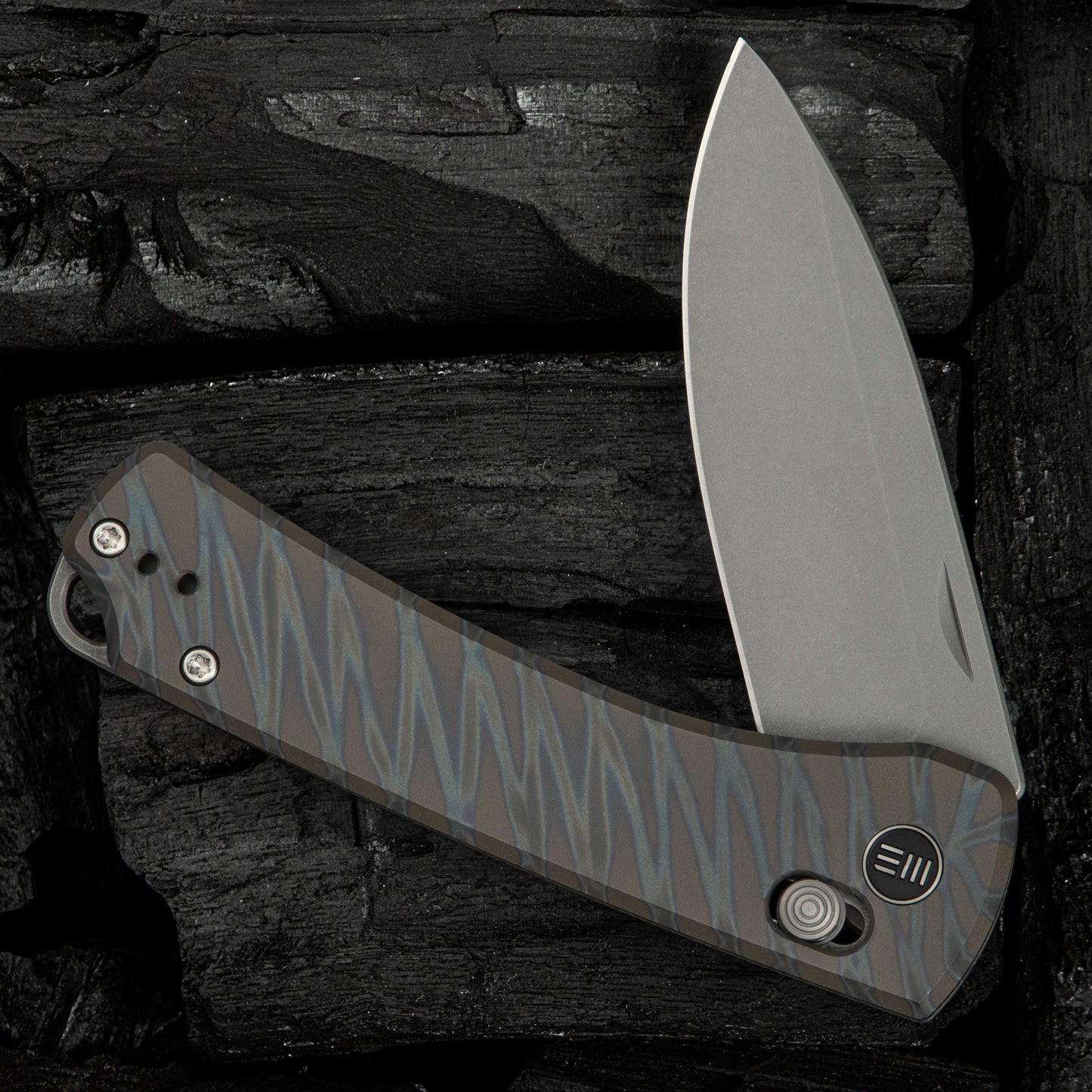 WEKNIFE Nightblade, Tiger Stripe Pattern Flamed Titanium / Gray Stonewashed