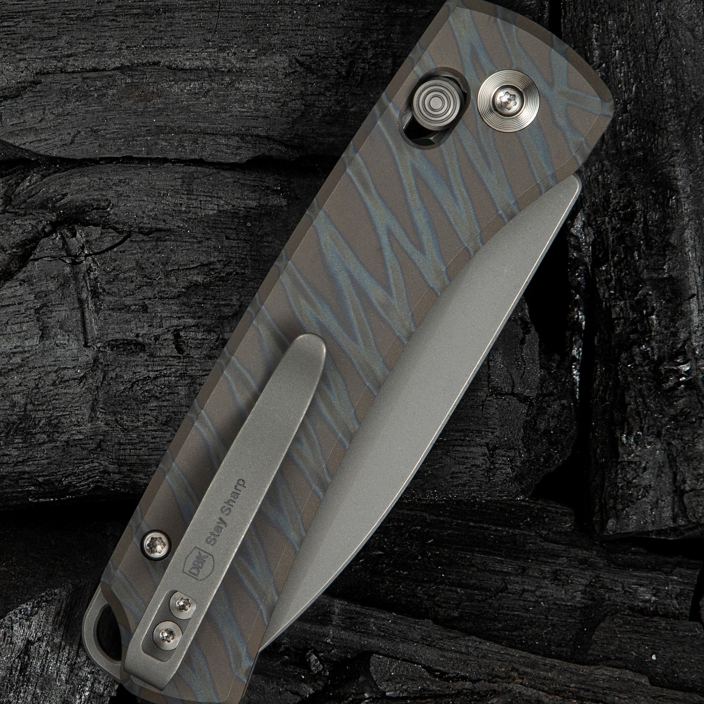 WEKNIFE Nightblade, Tiger Stripe Pattern Flamed Titanium / Gray Stonewashed
