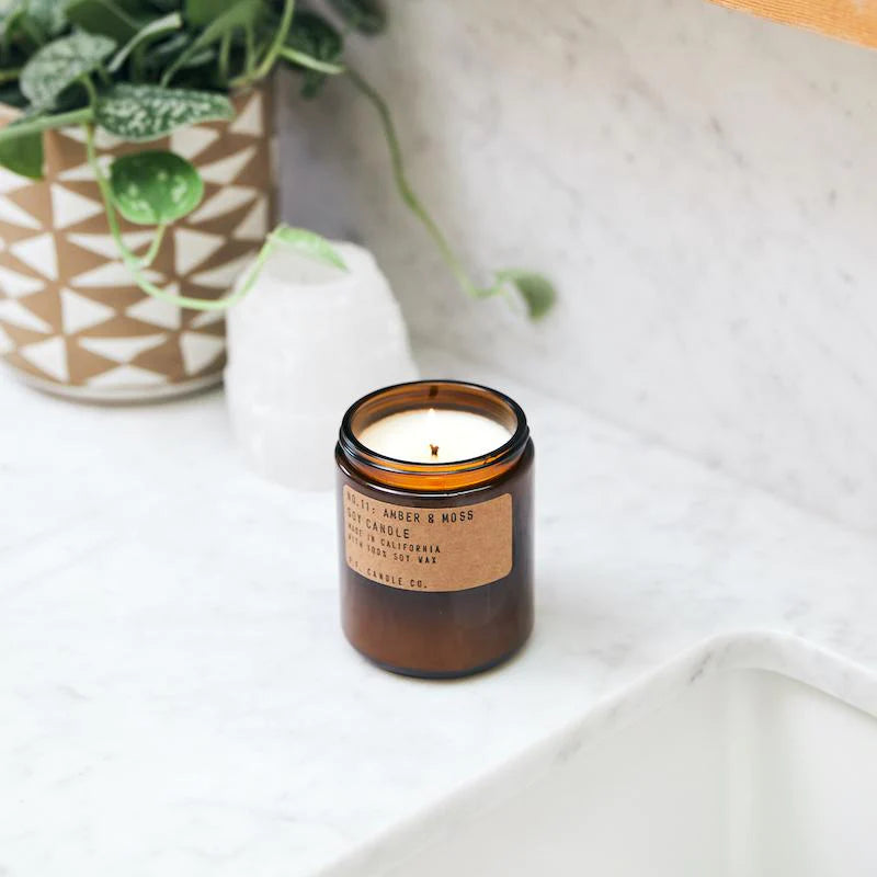 P.F. Candle Co. Duftlys, NO. 11 Amber & Moss