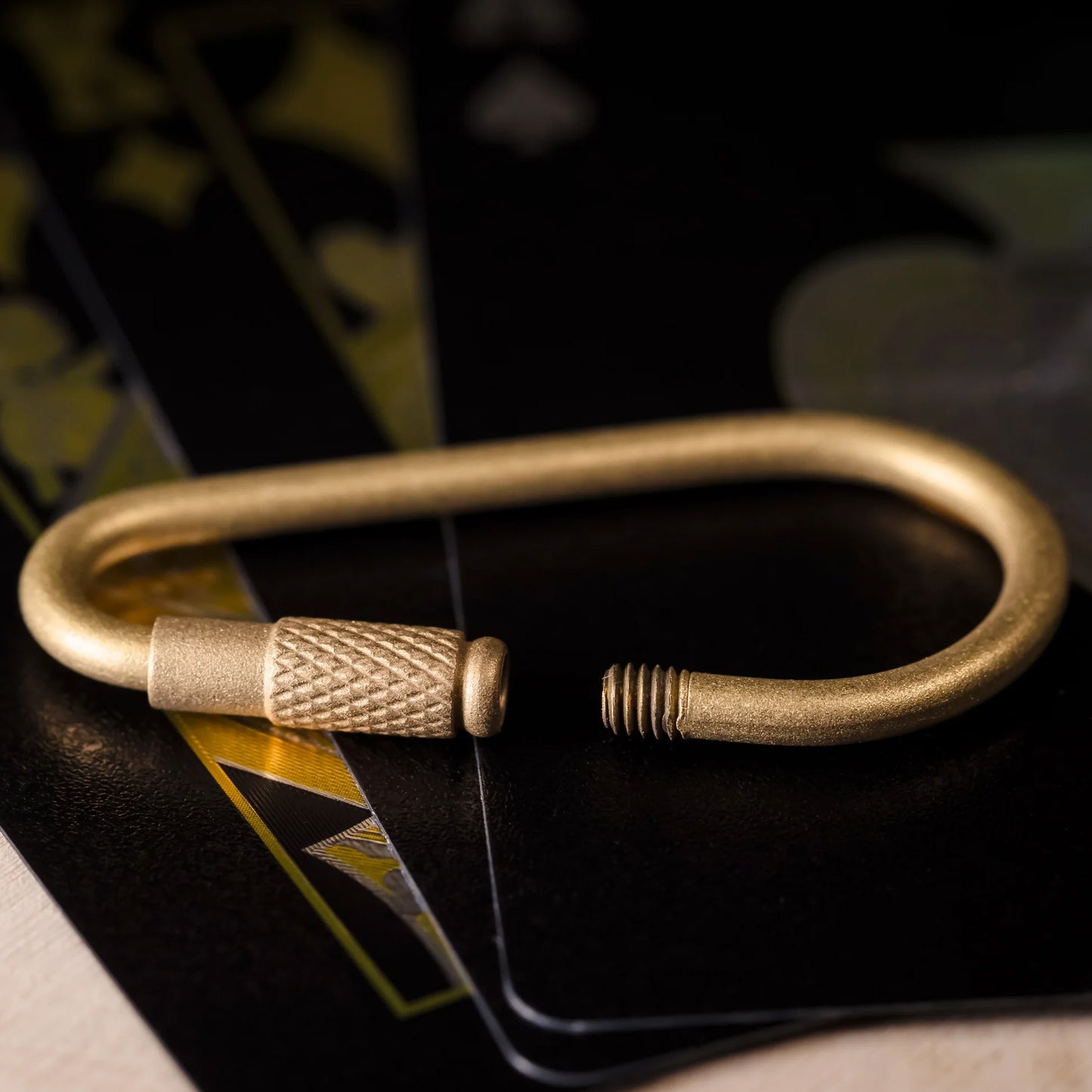 CountyComm Screw Link, Titanium / Brass
