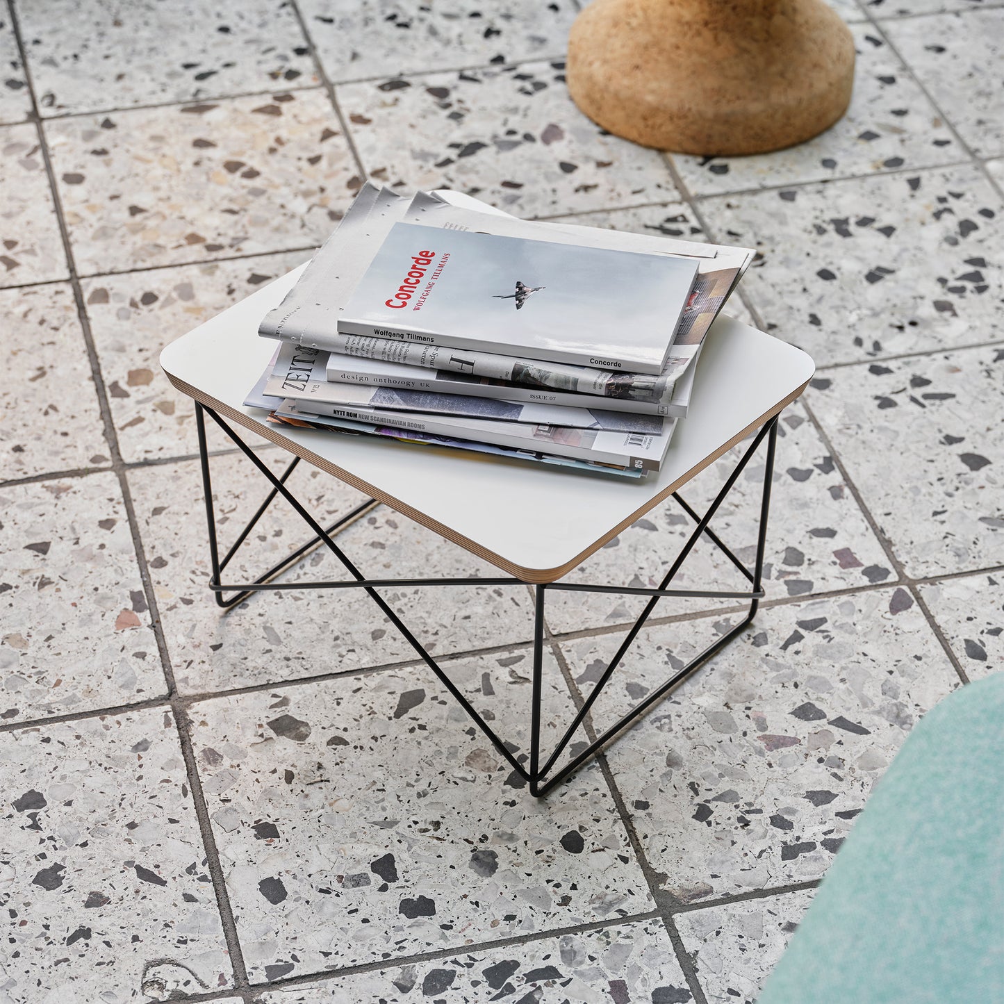 Vitra Occasional Table LTR Basic Dark / White