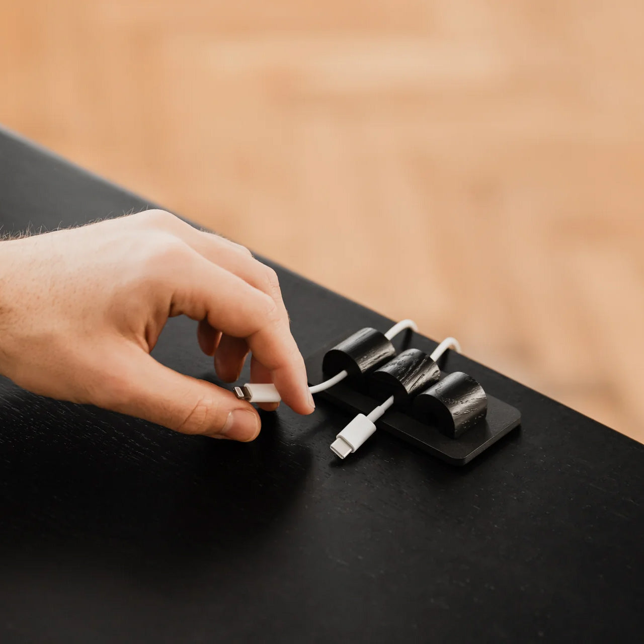 Oakywood Magnetic Cable Organizer, Black/White