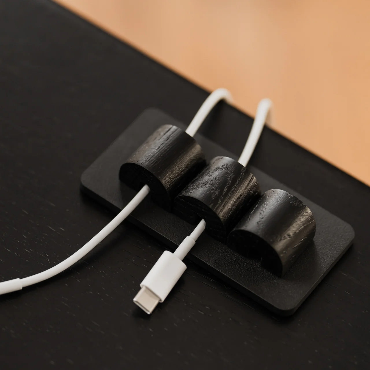 Oakywood Magnetic Cable Organizer, Black/White