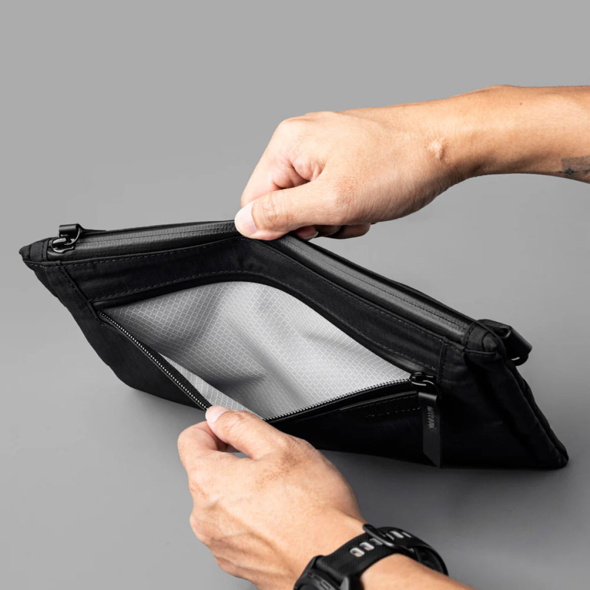 ALPAKA Zip Pouch Max V2 Axoflux 210, Black