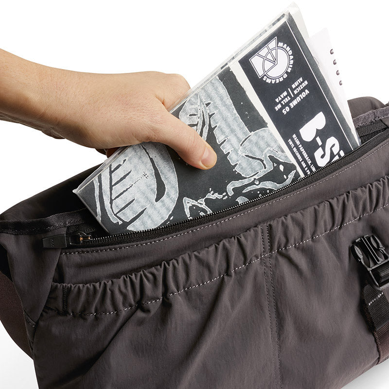 Bellroy Cinch Messenger Bag 12L, Charcoal
