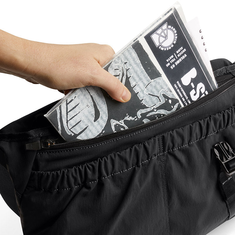 Bellroy Cinch Messenger Bag 12L, Black