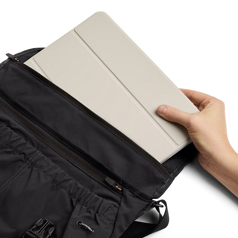 Bellroy Cinch Messenger Bag 12L, Black