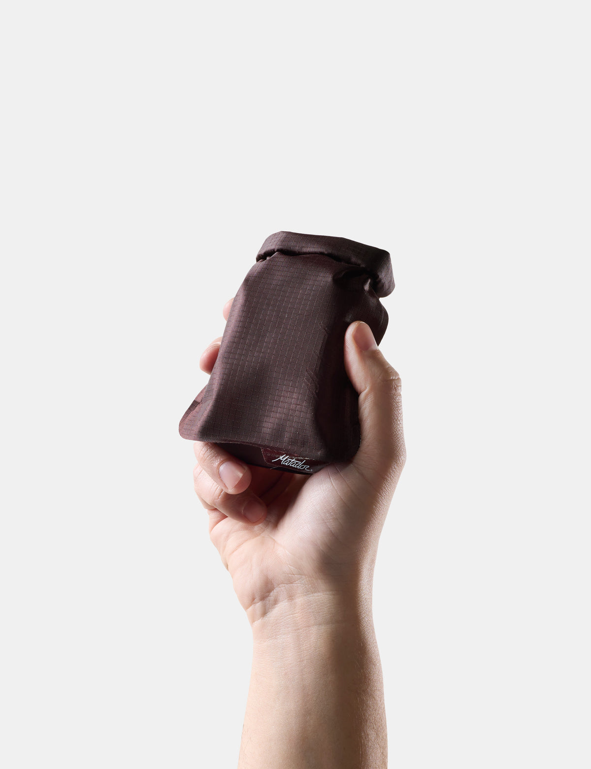 Matador FlatPak Soap Bar Case V2, Garnet, produkt- og bruksbilde 3