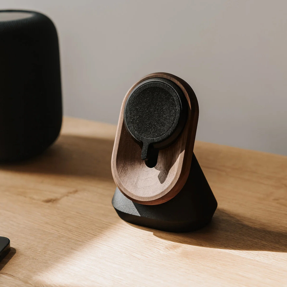 Oakywood MagSafe iPhone Stand, Walnut